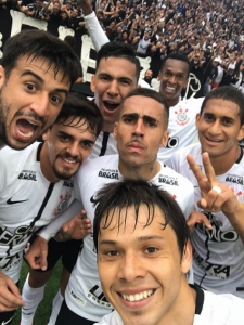 Romero faz publicação enigmática assistindo jogo do Corinthians