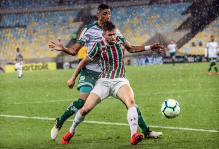 5cae6f3ba358f Muita chuva e vaga na mão: Flu vence e avança na Copa do Brasil