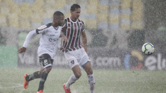 5cae6f3ba358f Muita chuva e vaga na mão: Flu vence e avança na Copa do Brasil