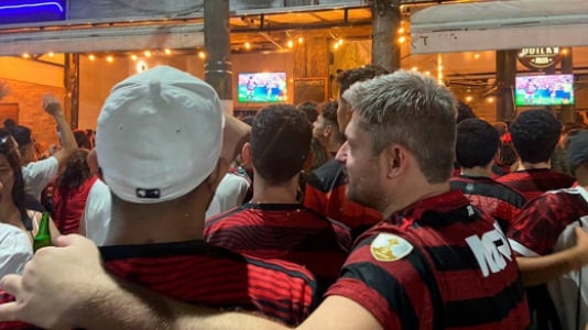 Um Rio Preto E Vermelho Torcida Do Flamengo Lota Bares E Celebra O Tri