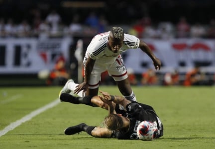 Orejuela - Sao Paulo vs Corintios