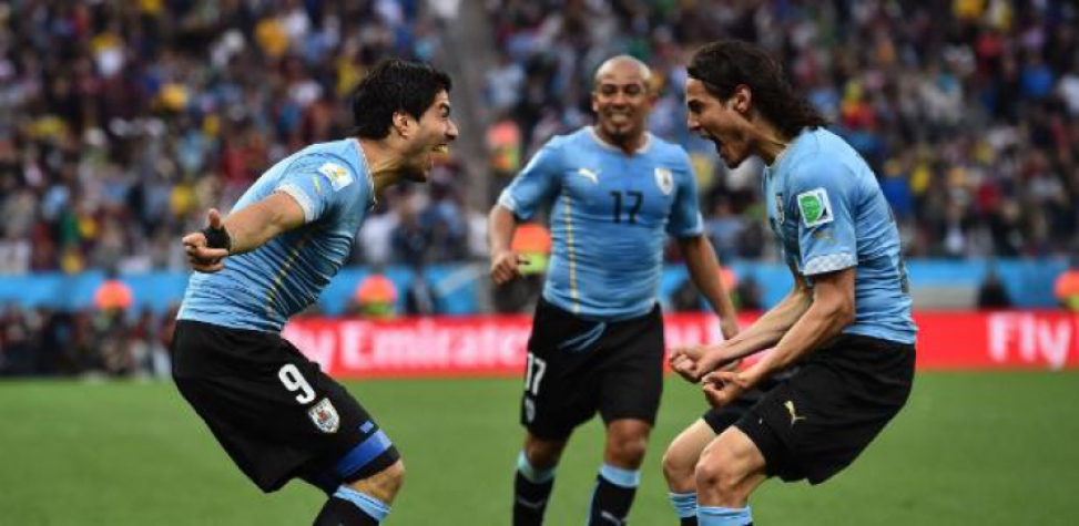 Cavani e Suárez formam o ataque do Uruguai