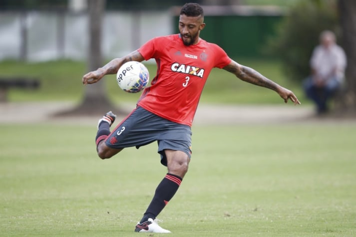 César Martins em treino do Flamengo (Gilvan de Souza /Flamengo)