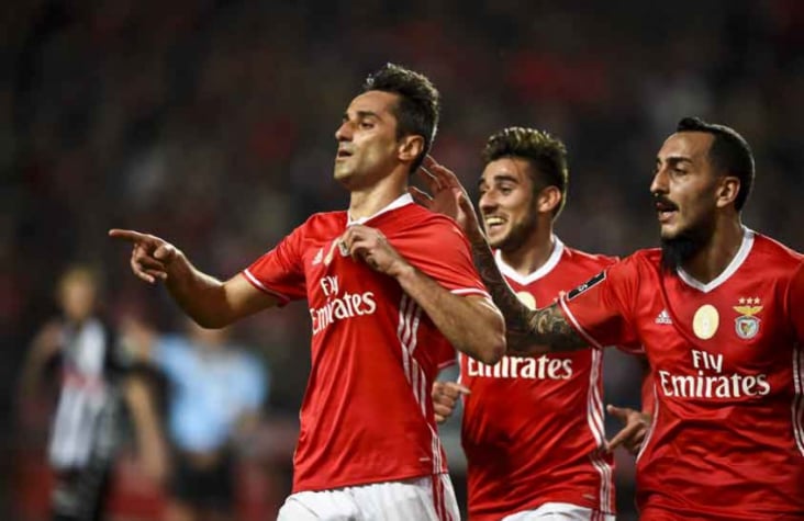 Dois De Jonas Benfica Passa Pelo Nacional E Volta Ponta Do