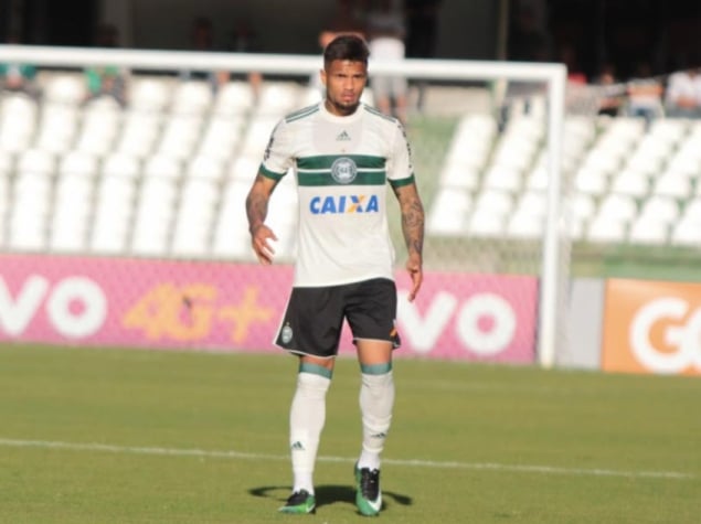 Lateral Léo confia em um bom jogo do Coritiba no Morumbi