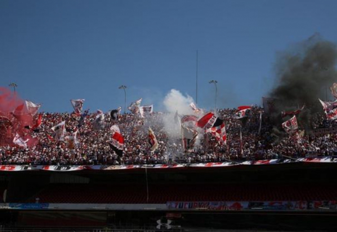 Festa da torcida do São Paulo em treino no Morumbi