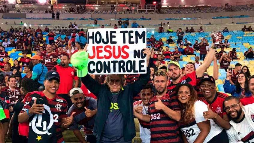 Sósia de Jorge Jesus na torcida do Flamengo