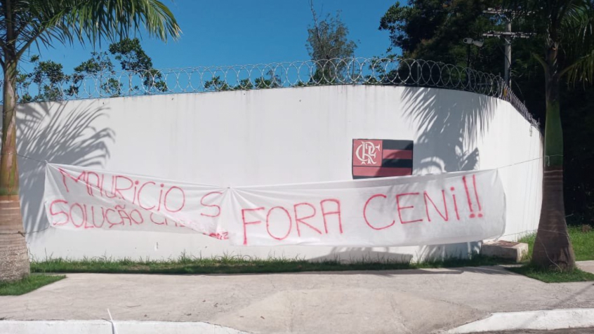 Torcida do Flamengo pede Mauricio Souza no lugar de Ceni