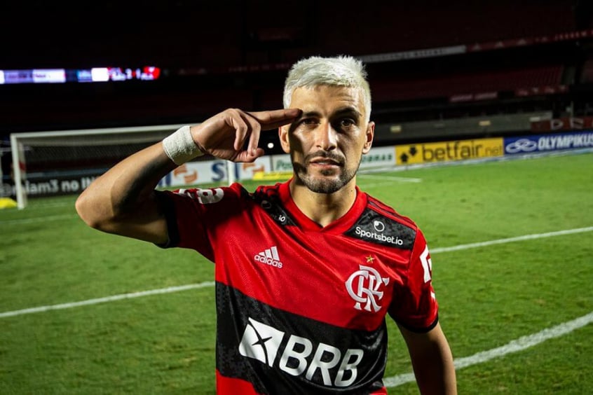 Arrascaeta é convocado e poderá desfalcar o Flamengo em clássico