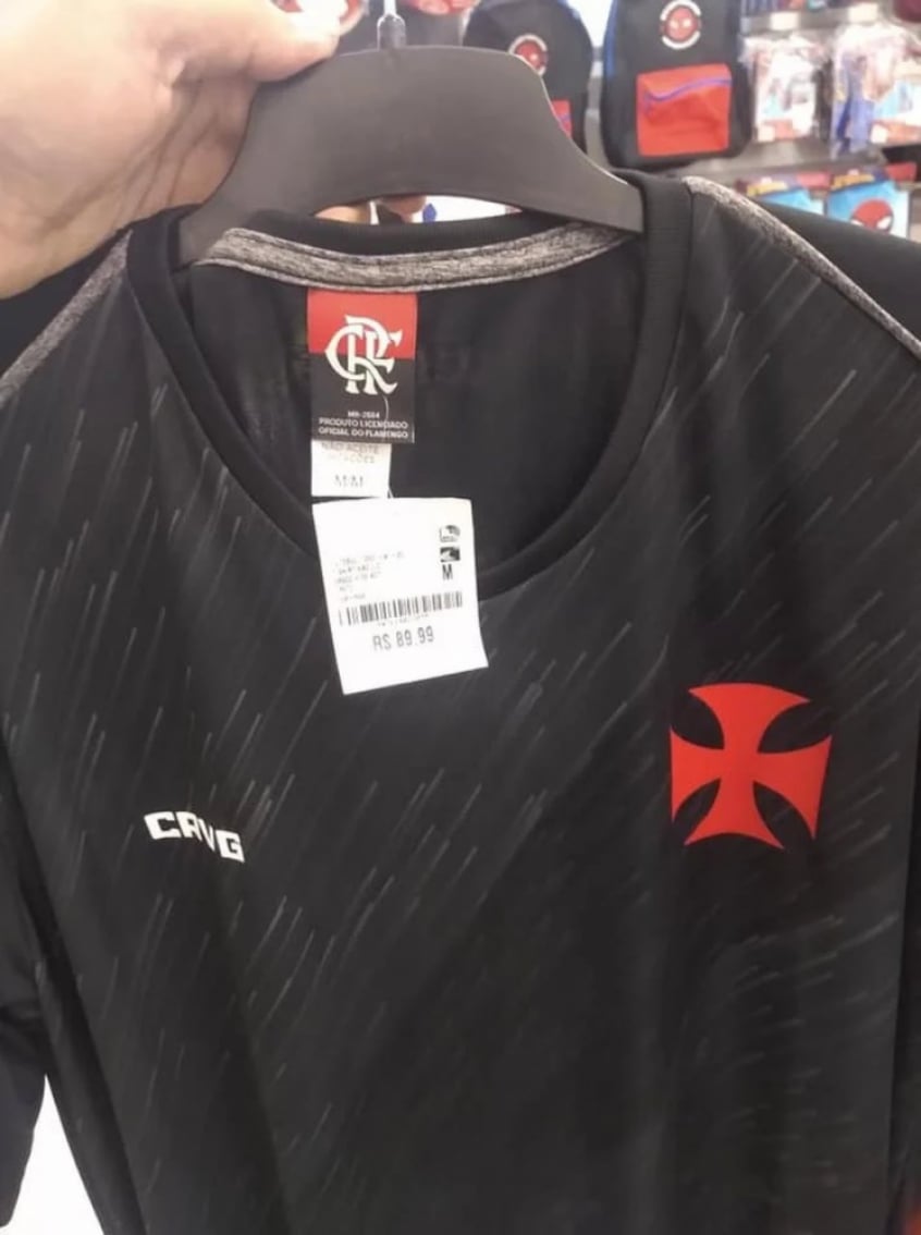 'União Flasco' camisa do vasco com etiqueta do Flamengo