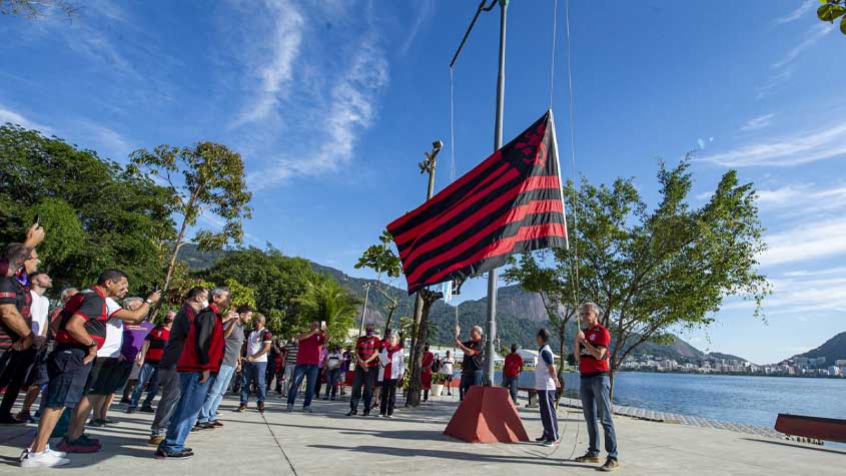 Hasteamento Bandeira Flamengo
