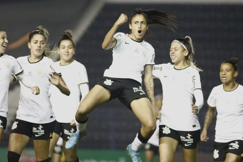 Elas são brabas Time feminino do Corinthians atropela mais um