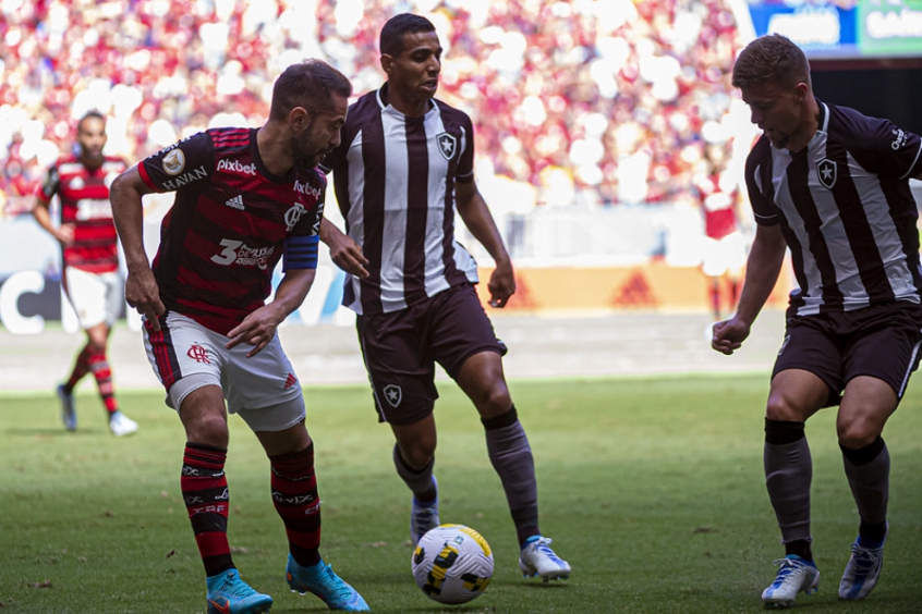 Everton Ribeiro, Victor Sá e Lucas Fernandes - Flamengo x Botafogo