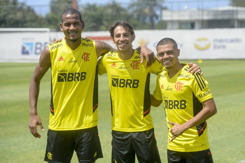Garotos do Ninho no treino do Flamengo