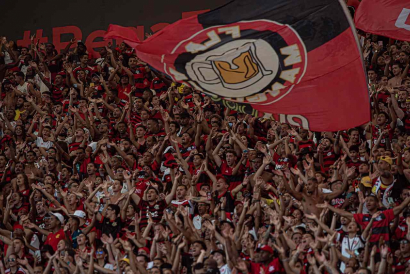 File:Torcida do inter antes do jogo pela copa libertadores da