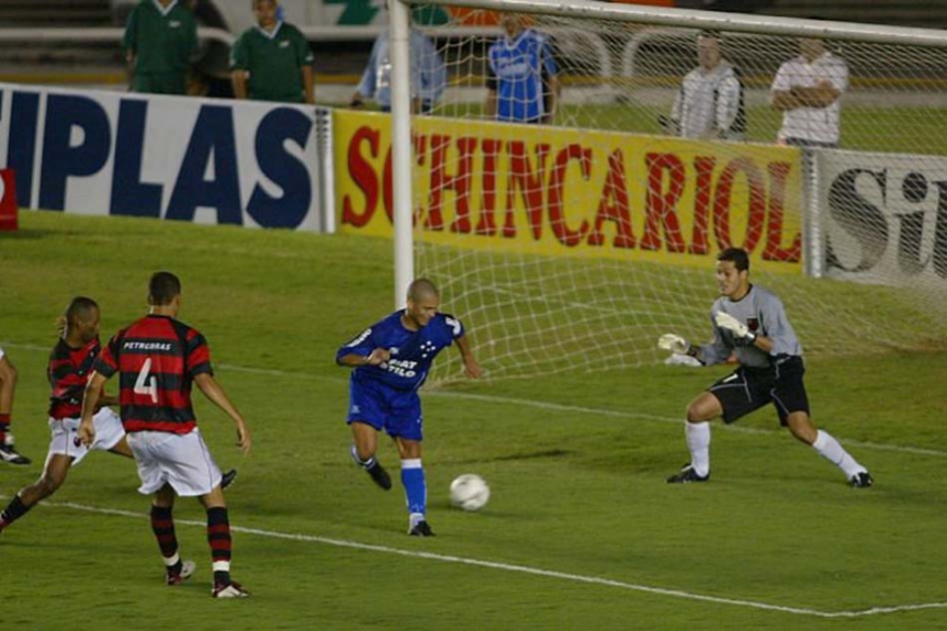 Alex, Flamengo 1 x 1 Cruzeiro - Final da Copa do Brasil, em 8/6/2003 (Foto: Arquivo LANCE!)