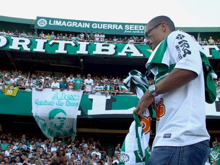Alex durante a sua apresenta&ccedil;&atilde;o pelo Coritiba (Foto: Divulga&ccedil;&atilde;o/Coritiba)