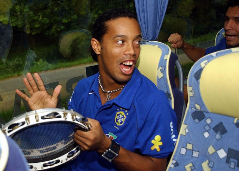 Ronaldinho Gaúcho era um dos puxadores do samba da Seleção Brasileira dos anos 2000