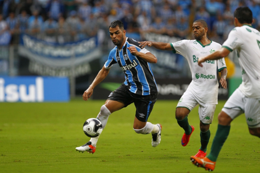 Capit&atilde;o do Gr&ecirc;mio, Maicon tenta se livrar da marca&ccedil;&atilde;o