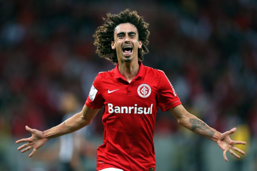 Valdivia, que se recupera de les&atilde;o, &eacute; um dos destaques do Internacional