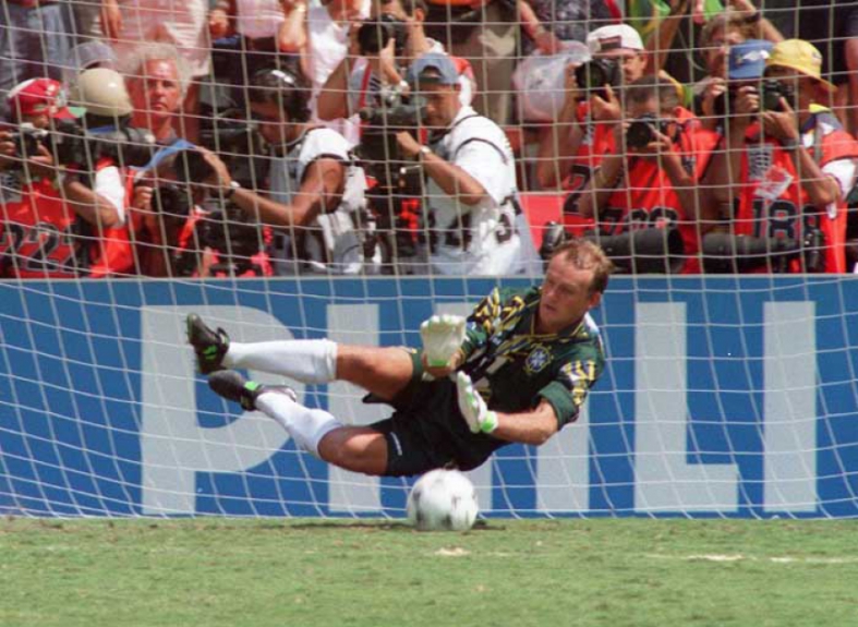 Nos pênaltis, brilhou a estrela de Taffarel, que defendeu a cobrança do atacante Massaro