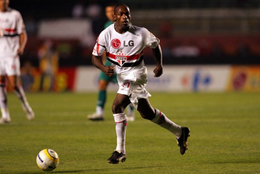 Lateral equatoriano N&eacute;icer Reasco foi titular no S&atilde;o Paulo. Est&aacute; na LDU, do Equador