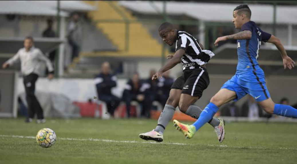 Vin&iacute;cius Tanque