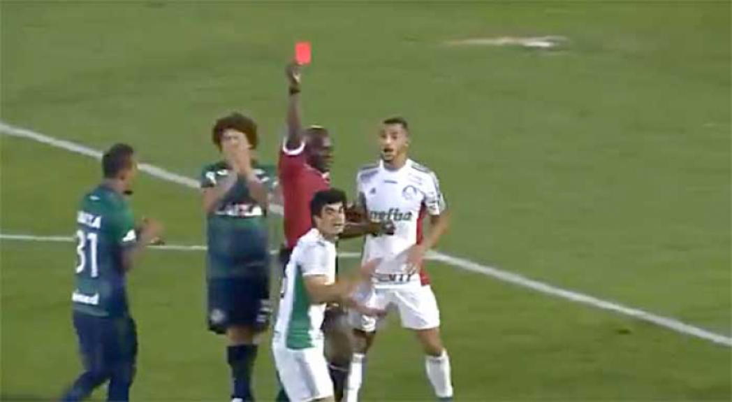 Chapecoense 5x1 Palmeiras - 1/7/2015 - &Aacute;rbitro volta atr&aacute;s em expuls&atilde;o de Eg&iacute;dio