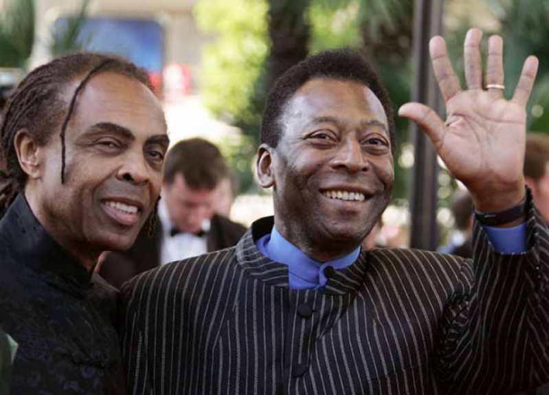 Pel&eacute; tamb&eacute;m j&aacute; se aventurou na m&uacute;sica e gravou um compacto com Elis Regina em 69