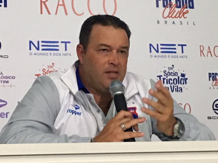 T&eacute;cnico Roberto Fernandes n&atilde;o quer ningu&eacute;m na zona de conforto enquanto a situa&ccedil;&atilde;o n&atilde;o estiver totalmente resolvida