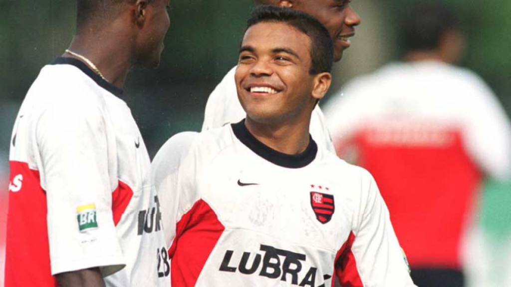 Roma - atacante do Flamengo em 2001 (foto abaixo)
