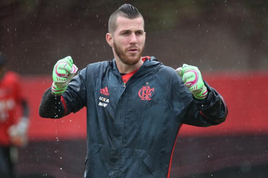 Paulo Victor volta a ser titular na aus&ecirc;ncia de Muralha (Gilvan de Souza / Flamengo)