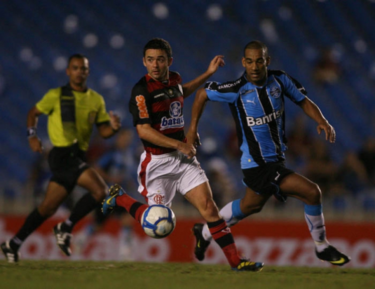 Juan (ex-Flamengo) Brasileiro 2010 contra o Gr&ecirc;mio