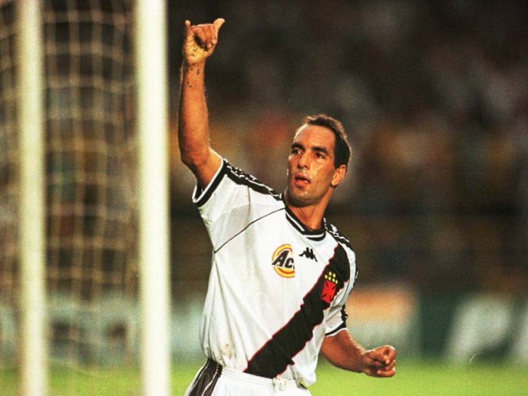 Edmundo - com camisa do Vasco em 1999