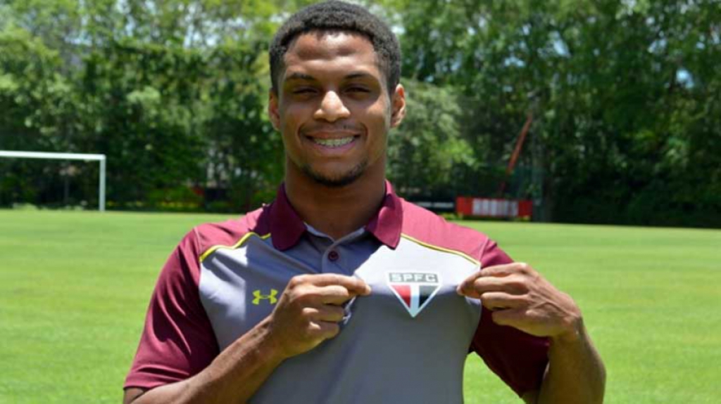 Lateral-direito Foguete, que renovou com o S&atilde;o Paulo