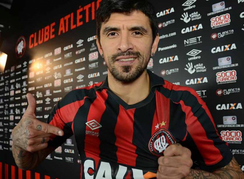 Lucho Gonz&aacute;lez jogar&aacute; a Liberta pelo Furac&atilde;o