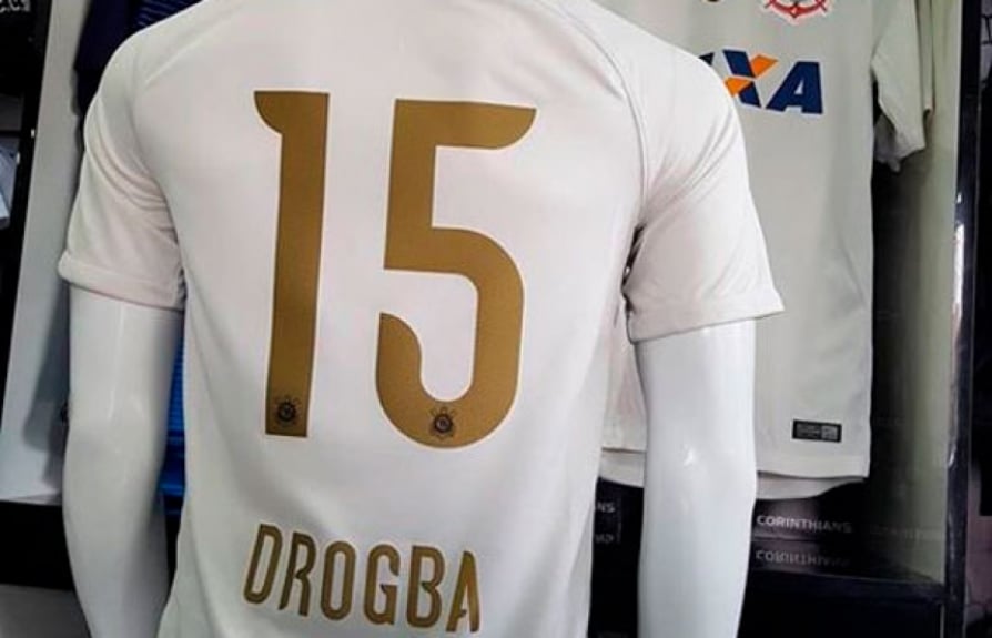 Drogba esteve perto de ser anunciado pelo Corinthians mas ficou só na cartinha de agradecimento