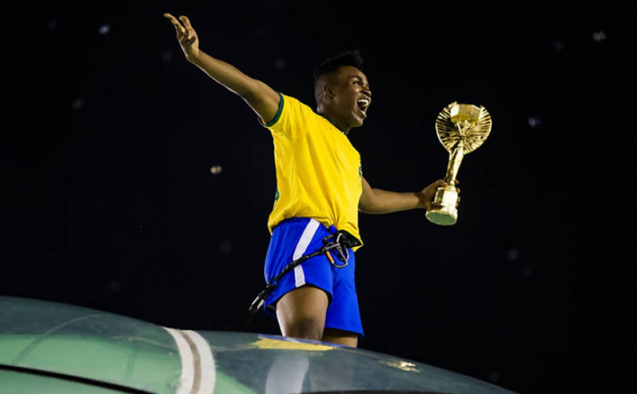 Grande Rio 2016 - Fui no Toror&oacute; Beber &aacute;gua,n&atilde;o achei. Mas achei a bela de Santos e por ela me apaixonei