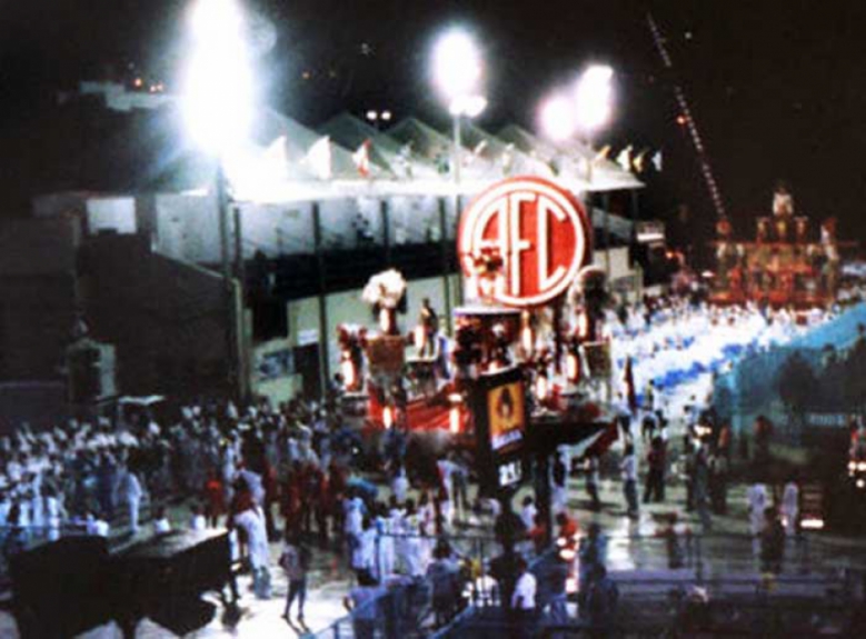 Unidos da Ponte 2004 - Homenagem ao Am&eacute;rica