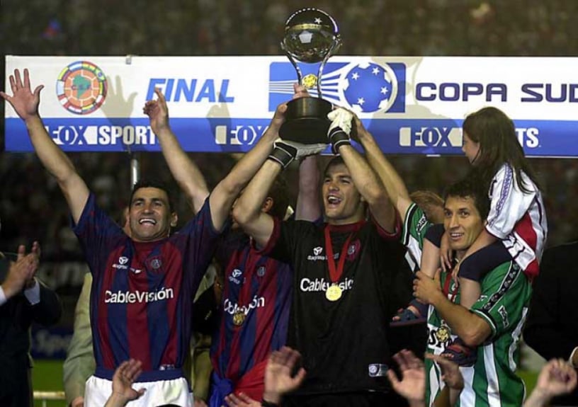 2002 - O San Lorenzo foi o primeiro campe&atilde;o, batendo Atl&eacute;tico Nacional na final