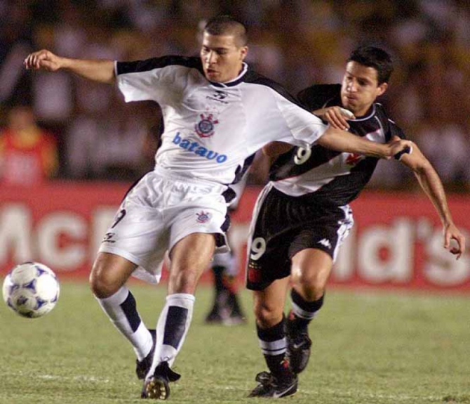 2000: Luiz&atilde;o, ent&atilde;o pelo Corinthians, fez 15 gols naquela edi&ccedil;&atilde;o. Uma marca consider&aacute;vel