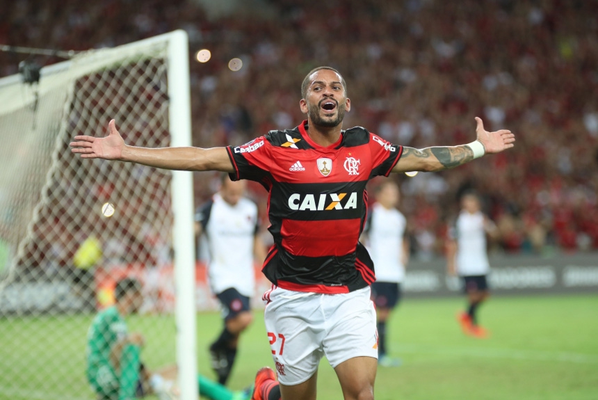 O terceiro saiu com o volante Romulo, de cabe&ccedil;a, ap&oacute;s cobran&ccedil;a de escanteio