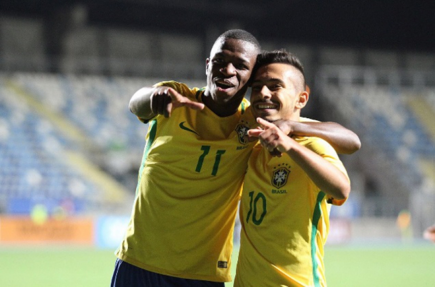 Vinicius Jr. e Alan Souza comemoram um dos gola do Brasil contra a Col&ocirc;mbia