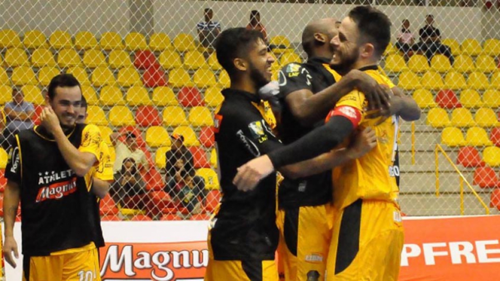 Falc&atilde;o e Rodrigo marcam duas vezes e Magnus Futsal goleia na estreia da temporada