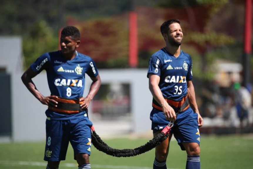 Márcio Araújo e Diego em treino