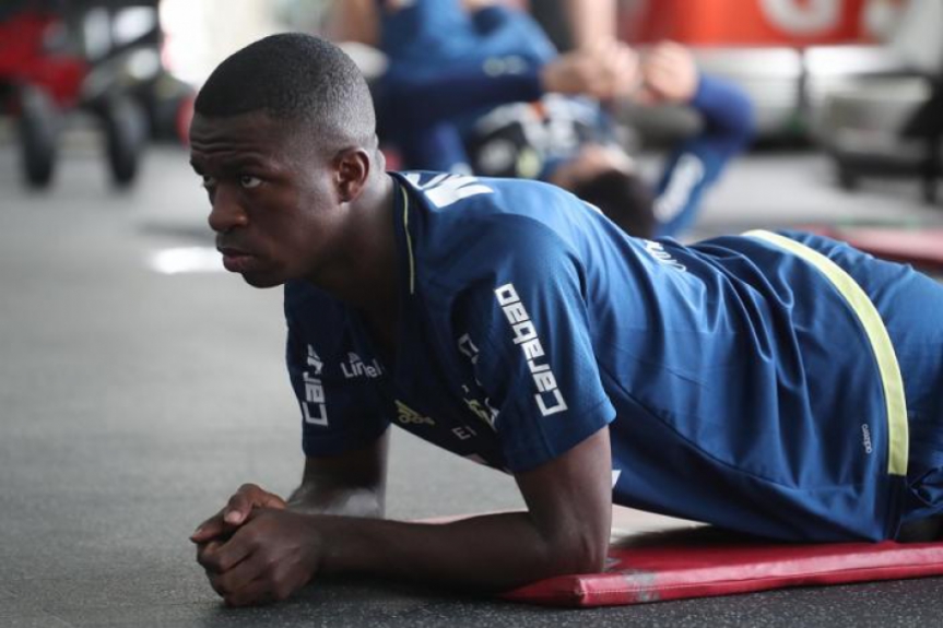 Vin&iacute;cius J&uacute;nior em seu primeiro dia de treino no Flamengo (Gilvan de Souza / Flamengo)