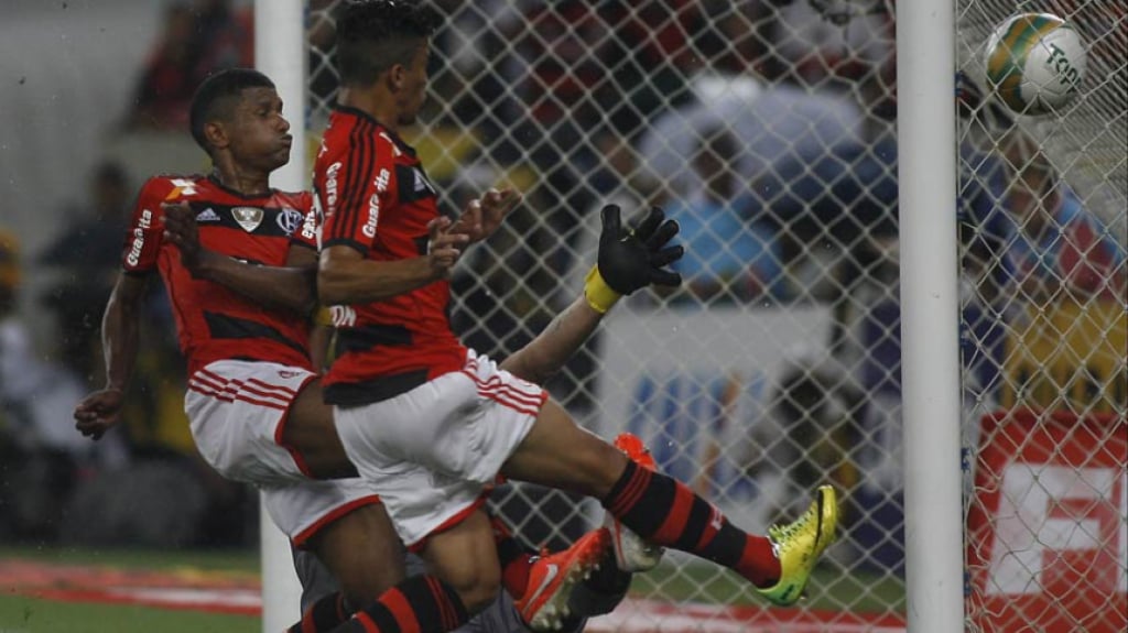 Flamengo 1x1 Vasco - Carioca de 2014 - gol irregular de M&aacute;rcio Ara&uacute;jo - 13/4/2014