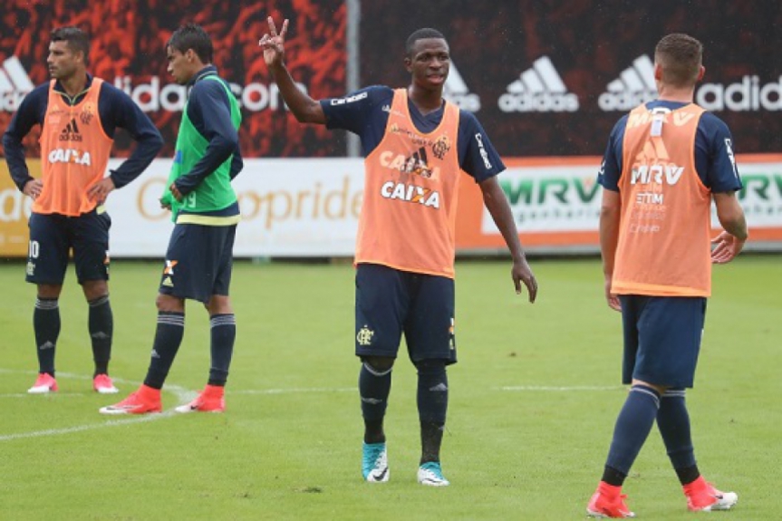 Vinicius Junior est&aacute; novamente relacionado no Flamengo