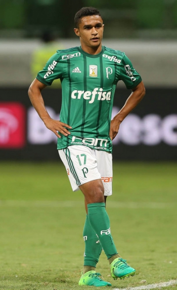 Erik entrou no segundo tempo contra Inter e Chapecoense