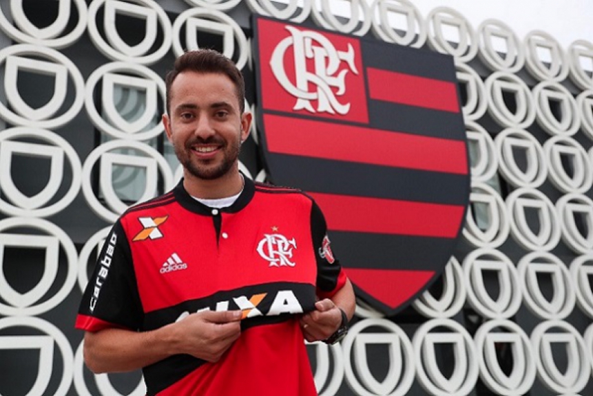 Everton Ribeiro no Ninho